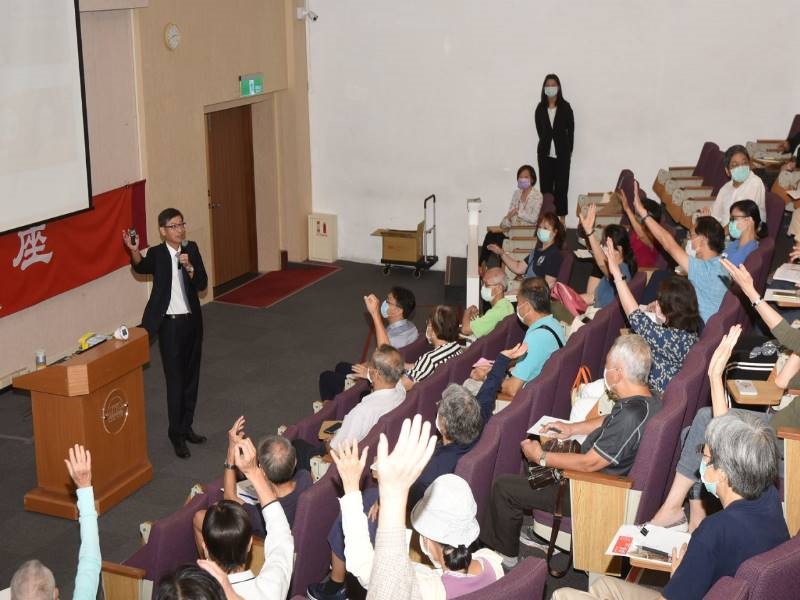 Vice Superintendent of NTU Cancer Center, Chen Jin-xing, gave a speech for the culture lecture of National Dr. Sun Yat-sen Memorial Hall, “New National Disease of Taiwan: Screening and Prevention of Lung Cancer.”