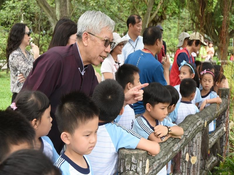Director-general Liang Yung-fei of National Dr. Sun Yat-sen Memorial Hall Liang Yung-fei taught the children to respect life and love nature.
