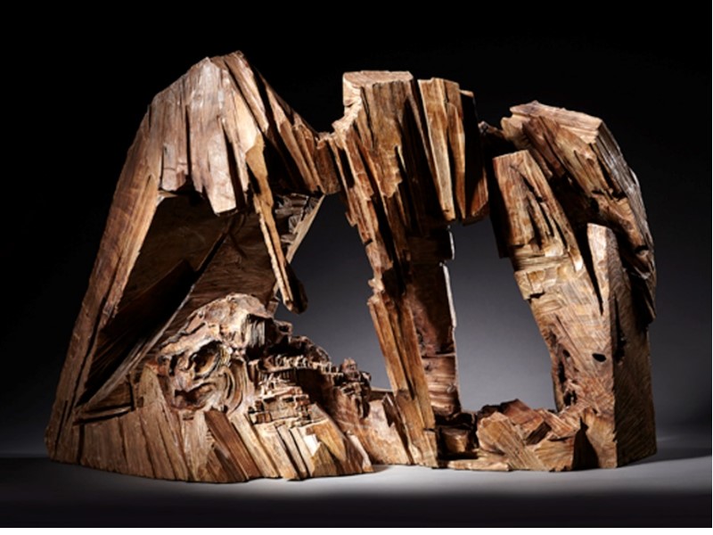 ＜震撼大地 ─ 天地共鳴＞作者刻劃出成群的人們(作品左側)，沉浸在震撼的太魯閣天地間，無憂無慮、愉快自在。（新開創-張敬の精湛藝術1/7-1/24於中山國家畫廊展出）