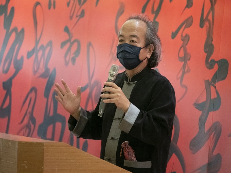 The artist gave the appreciation speech at “The Perception of Mountains-Cheng Tai-le Calligraphy and Painting Exhibition” of National Dr. Sun Yat-sen Memorial Hall.