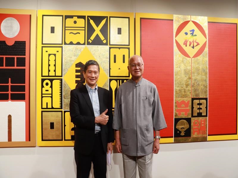 Minister of Culture, Lee Yung-te (left), attended the opening ceremony of “Return: The Semiotic Context of Liao Shiou-Ping’s Works” and paid the greatest tribute to Prof. Liao Shiou-ping (right).