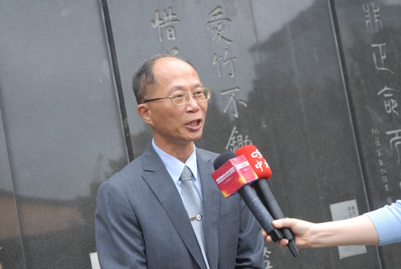 館長接受媒體採訪