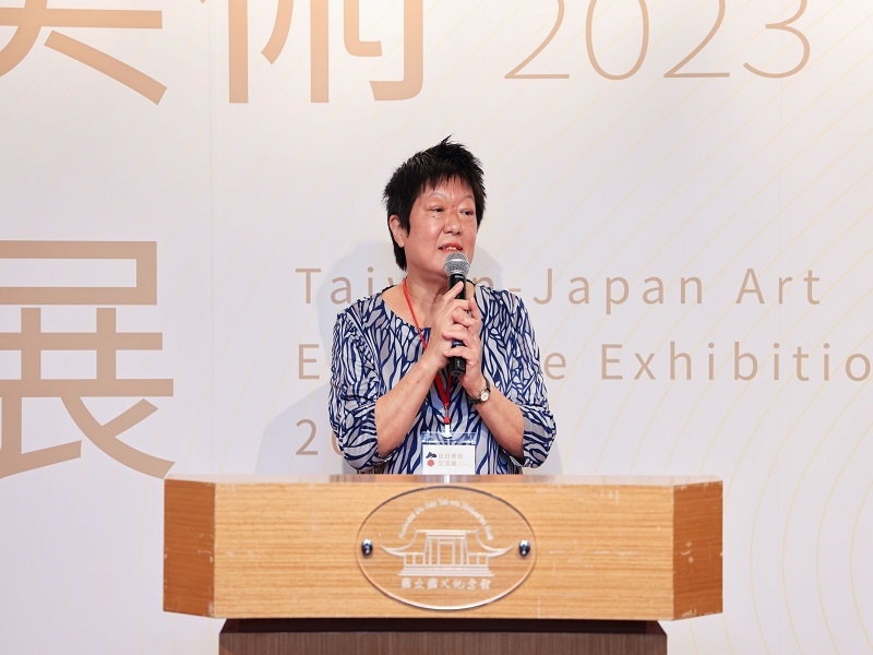 Deputy Director Yang Tong-hui gave a speech
