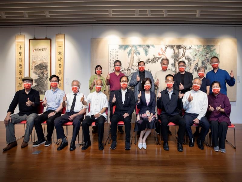 Group photo of the distinguished guests at “The 50th Anniversary Collection Spe-cial Exhibition.”