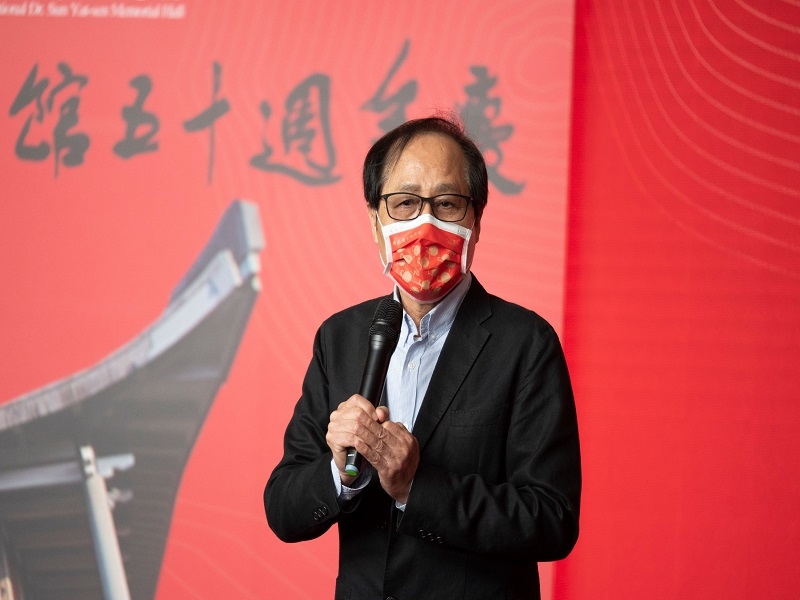 Chairman Su Hsien-fa of Tainan Art Museum gave the speech of congratulations.