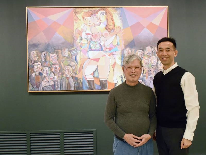 The artist, Chen Chao-pao, took a photo with Director-general of National Dr. Sun Yat-sen Memorial Hall, Wang Lan-sheng, in front of “Sleepless Night in Taipei.”