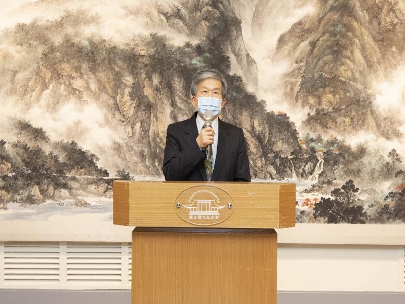 At “2022 Affection for the Earth-Lo Cheng-hsien Ink Painting Exhibition,” the artist, Prof. Lo Cheng-hsien, gave a speech.