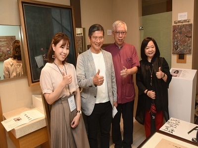 Group Photo with Distinguishes Guests- from left the participating artist Cai Han-ting, Minister of Culture Lee Yung-te, Director-general of National Dr. Sun Yat-sen Memorial Hall Liang Yung-fei, and Chairman of Taiwan Art Gallery Association Zhong Jing-xin.
