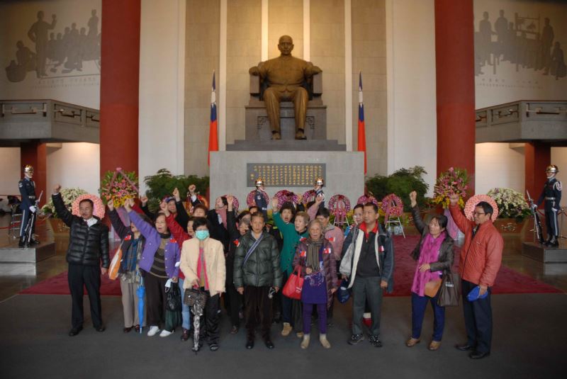 中華愛國同心會合影