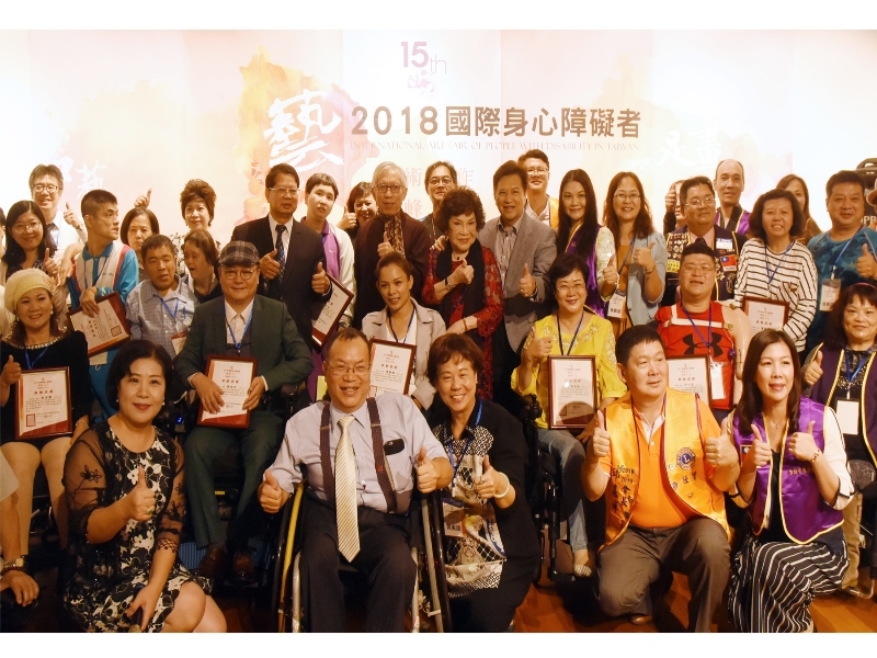 The opening ceremony of “2018 National Art Peak Creation Joint Display of the Handicapped” took place at Wen-hua Gallery on October 22. Through the works, the twenty artists express the creators’ life resilience and display the limitless art life of “the handicapped people breaking the barrier in life.