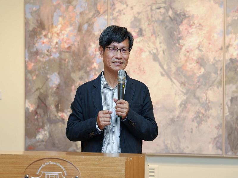 Artist Huang Chin-lung gave the appreciation speech at “Beauty in the Extreme—Chin-lung Huang Solo Exhibition.”