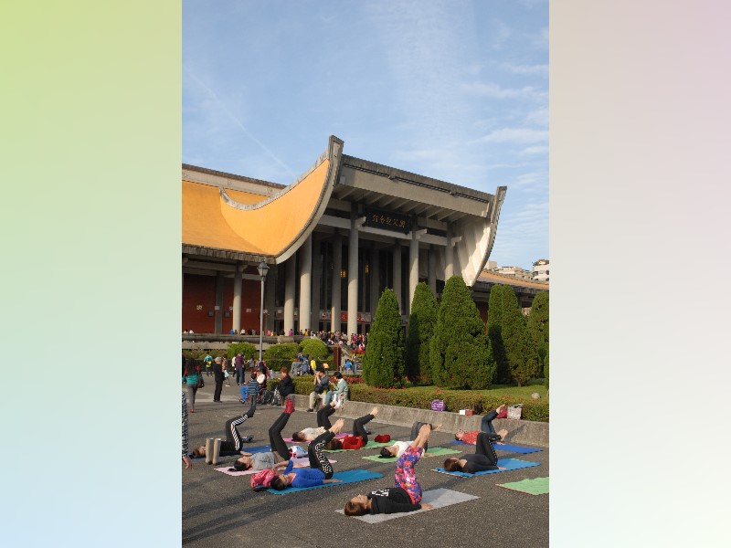 Chung Shan Park is open around the clock as an ideal spot for the public to relax or exercise.