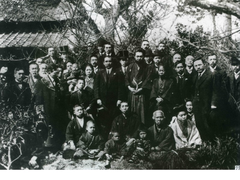 On March 19th 1913, Dr. Sun Yat-sen visited his good friend Mr. Miyazaki Torazo in Kumamoto, Japan and they took pictures together along with his relatives.  Mr. Miyazaki Torazo was devoted to help and publicize for Dr. Sun for the revolution and left, far-reaching influence.