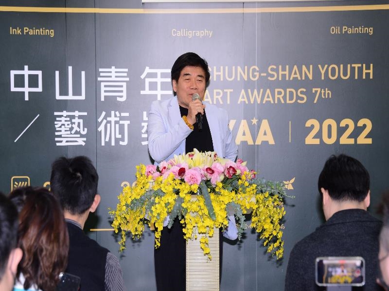The jury representative, Mr. Chen Wen-lung, gave a speech。