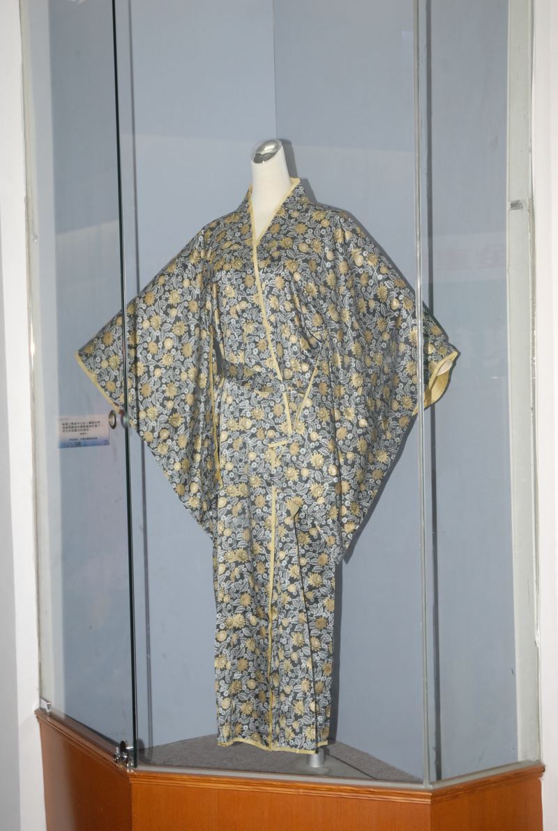 日本和服式的晨衣