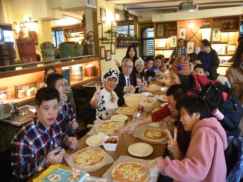 Dec. 23, 2019, Party with the students of Taipei City Yangming Home for the Disabled.