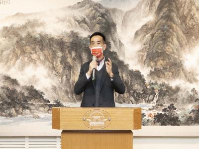 At “2022 Affection for the Earth-Lo Cheng-hsien Ink Painting Exhibition,” Director-general of National Dr. Sun Yat-sen Memorial Hall, Wang Lan-sheng, gave a speech. jpg(open in a window)