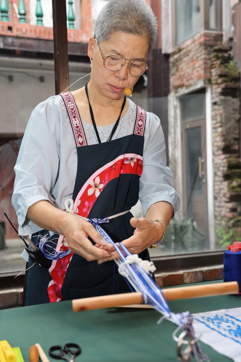 在原住民織布文化之外，極少人知道還有客家織帶文化的存在，工藝家黃玉蓉希望如此美麗且具有幾百年歷史的客家織帶文化，能讓更多人看見並認識。