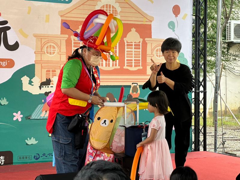 母語表演～藝術造型氣球表演引導小朋友說母語