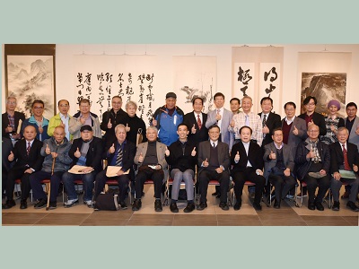 2nd from left, front row: calligrapher Mr. Tseng An-tian, Chair of Department of Painting and Calligraphy Arts, NTUA, Prof. Lee Zong-ren, Honorary Chairman of Central Taiwan Fine Arts Association, Prof. Ni Chao-lung, Honorary Prof. Jiang Ming-xian of NTNU, Director-general of National Dr. Sun Yat-sen Memorial Hall, Wang Lan-sheng, artist Prof. Lin Jin-jung, President Chen Chih-cheng of NTUA, Former President Wang Ming-xian of NTUA, Chair Prof. Liao Shiau-ping of NTNU, and Honorary Prof. Su Feng-nan of NTUA(open in a window)