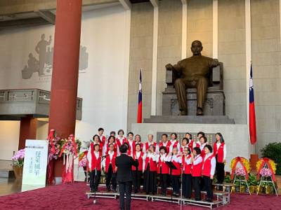 The volunteer chorus of National Dr. Sun Yat-sen Memorial Hall sang. jpg(open in a window)