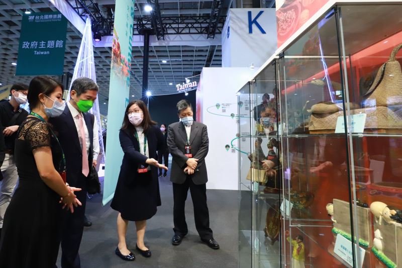 文化部長李永得參觀「2022台北國際旅展」文化館
