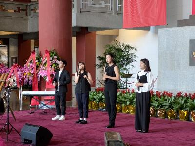 The memorial concert of “Indigenous Resonance, See Love” specially invited the vocal band “Gentlewomen” to sing the popular songs such as “Balabalabala,” “Moon Lyre,” and “Rose, Rose, I Love You.” jpg(open in a window)