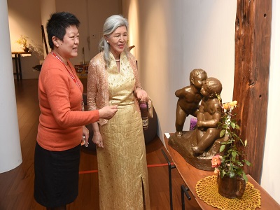 Ms. Tsao Chin-Hsia guided Deputy Director-general Yang Tong-hui to the works(open in a window)