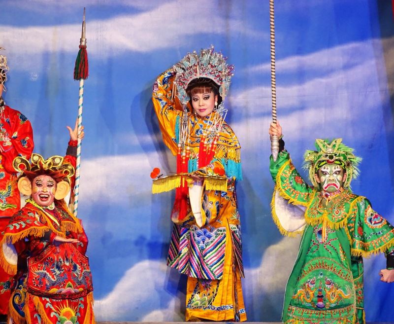 秀琴歌劇團《海神媽祖》以歌仔戲呈現媽祖林默娘的一生，使觀眾能對臺灣海洋文化中重要的媽祖信仰有所認識。