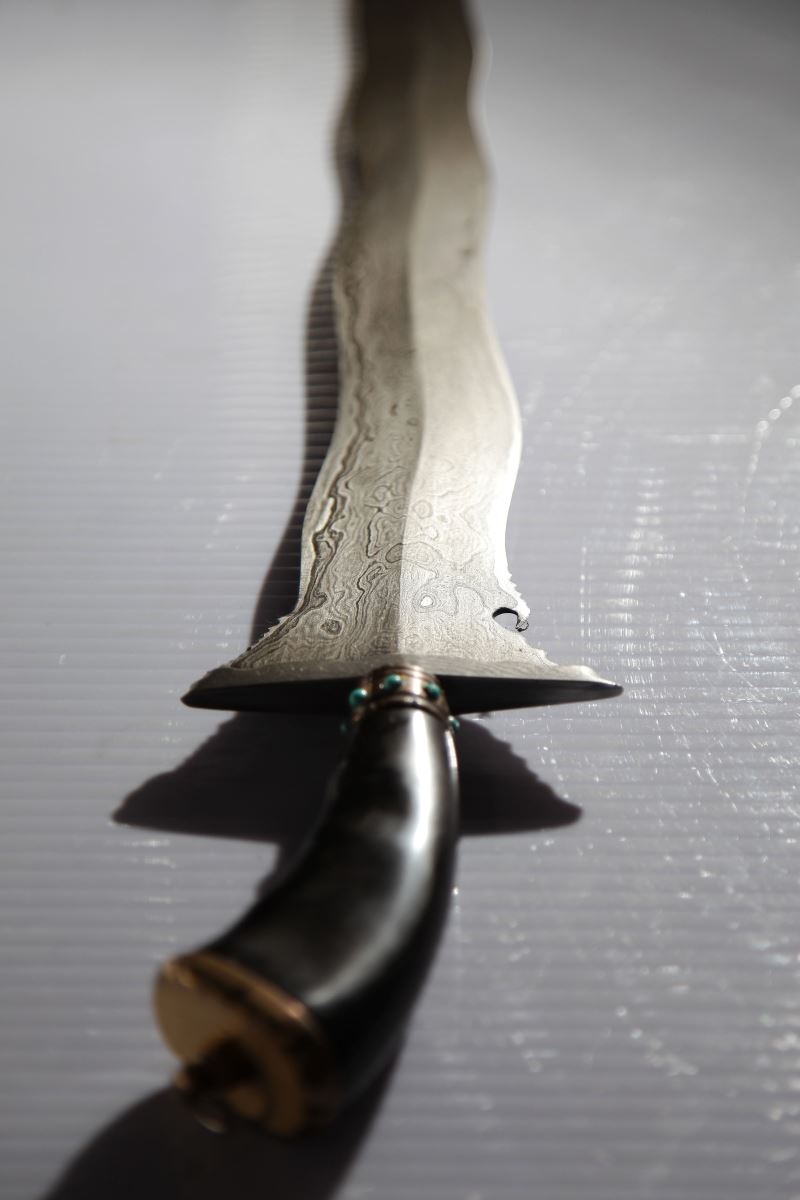 「具多重花紋變化刀劍本體之製法」與「刀劍專用多層摺疊花紋鋼及其製造方法」是郭常喜研究許久、一再嘗試後研發出的特殊鑄劍技藝。圖為積層花紋鋼刀具。