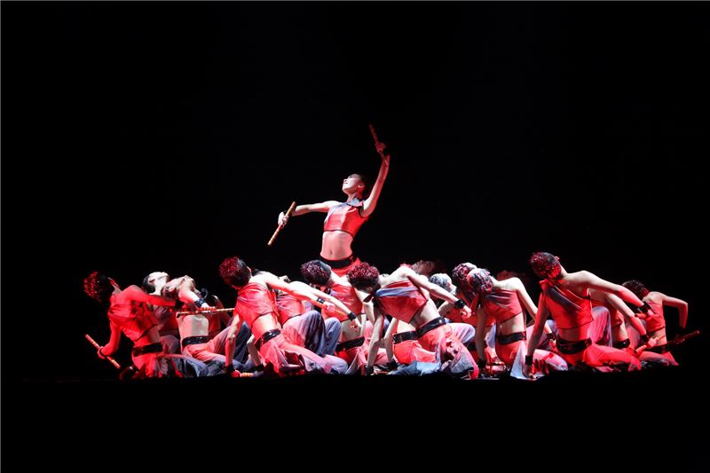 廣東省青年藝術團訪臺交流演出五校學子花漾年華，展現多元嶺南文化 