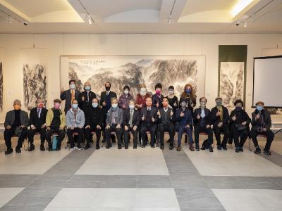 At “2022 Affection for the Earth-Lo Cheng-hsien Ink Painting Exhibition,” the distinguished guests took a group photo. jpg(open in a window)