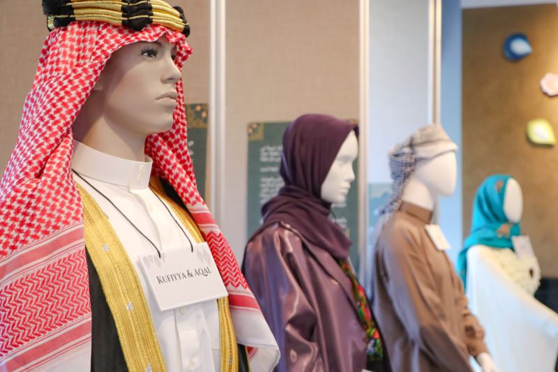 Exposition sur les vêtements arabes pour célébrer la Journée mondiale de la langue arabe à la NCCU
