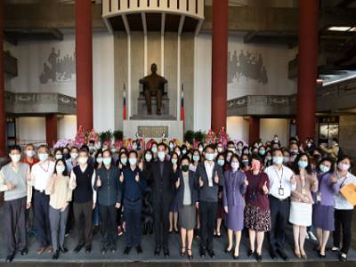 Director-general of National Dr. Sun Yat-sen Memorial Hall, Wang Lan-sheng, led all staff to attend the event of “Dr. Sun Yat-sen’s 96th Death Anniversary.” jpg(open in a window)