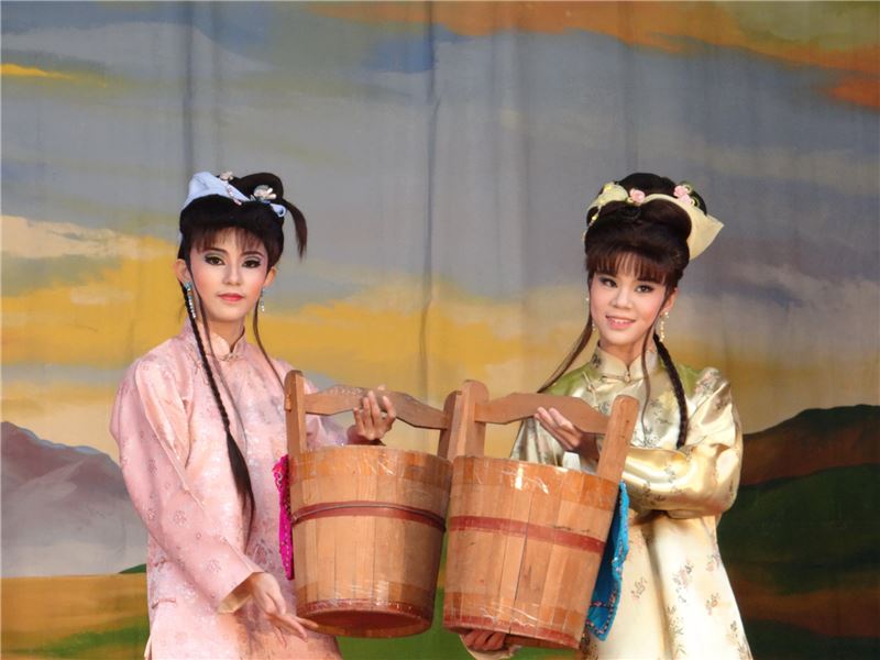 國立臺灣戲曲學院傳藝駐園演出《陳三五娘・磨鏡》、《蚯蚓歌》古典愛情輕喜劇與臺式順口溜的絕妙組合