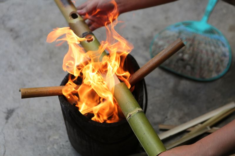 包管竹技法係以火烤讓竹子軟化彎曲，進而讓兩根竹管緊密接合，且不須使用釘子的特殊技術。