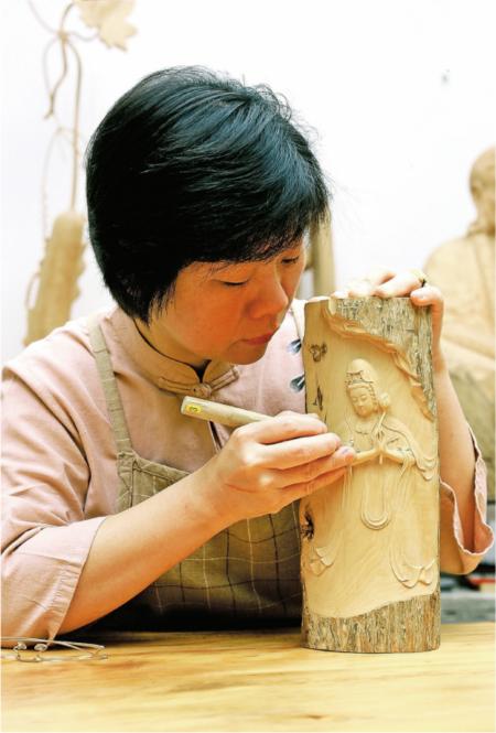 Wood Sculptor | Mary Leu