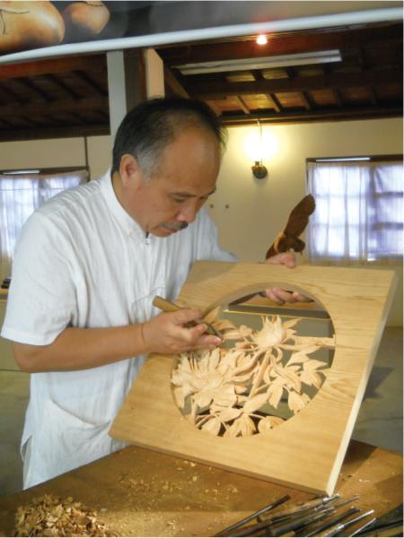 Woodcarver | Huang Sha-rong