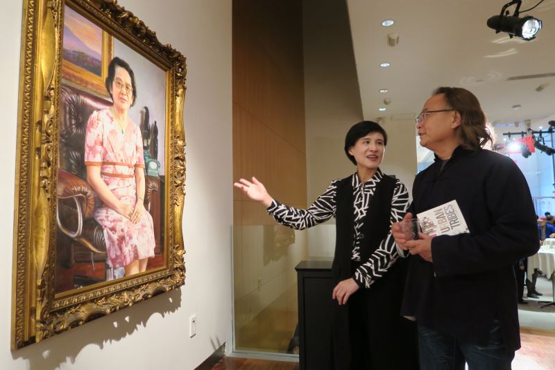 Minister attends NYC exhibition on rare Taiwanese art