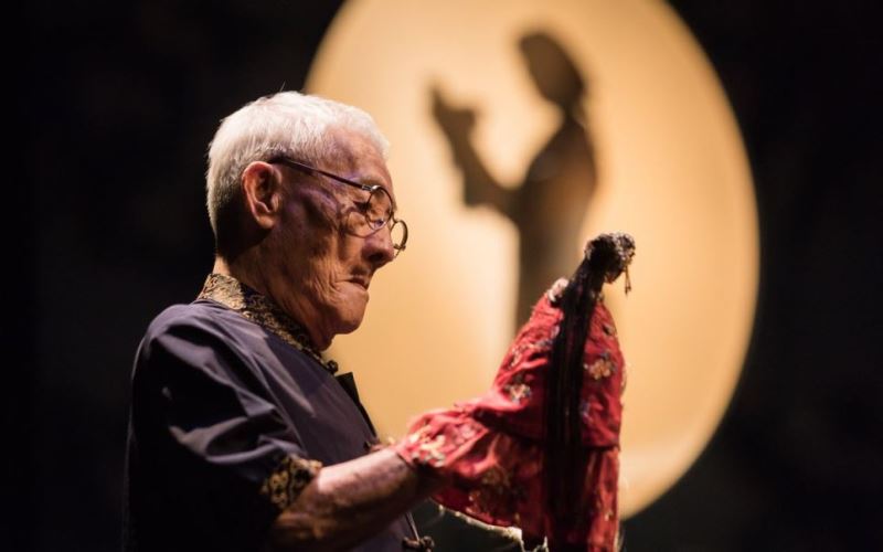 Glove Puppeteer | Chen Hsi-huang 