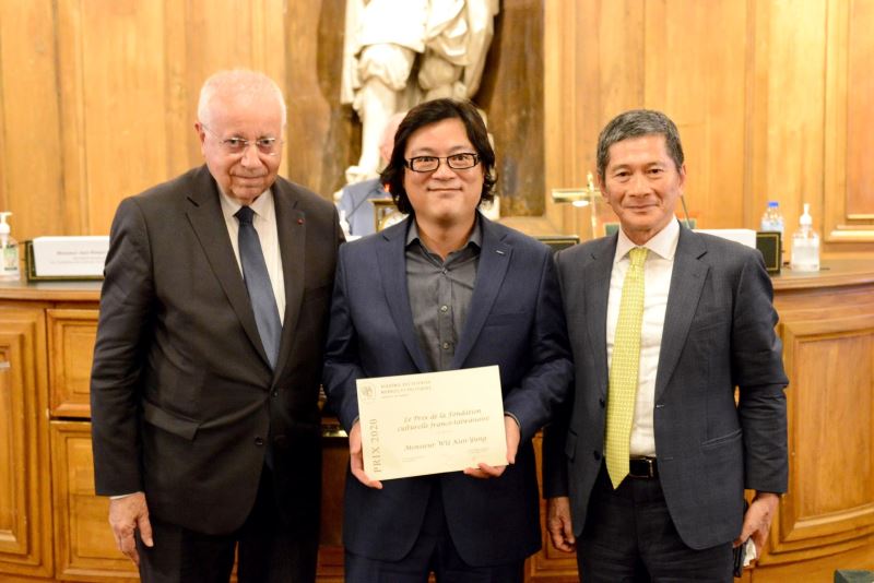 Minister Lee presents 25th Taiwan-France Cultural Award 