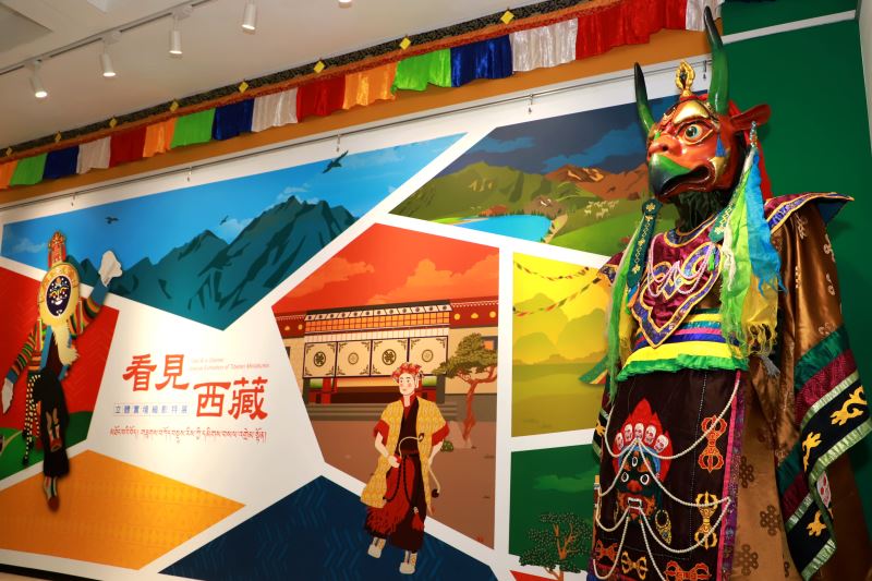 Taipei holds showcase of Tibetan miniatures