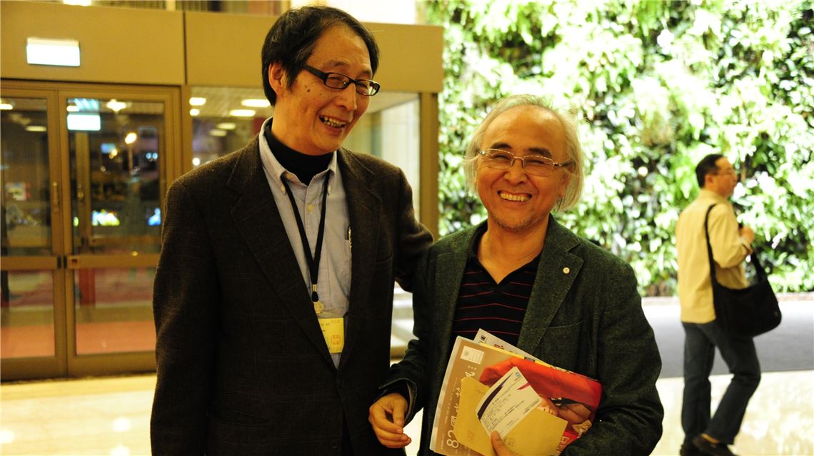 2013年國光《水袖與胭脂》受邀參加TIFA台灣國際藝術節首演，鍾寶善團長與台北藝大楊其文校長於國家劇院合影。