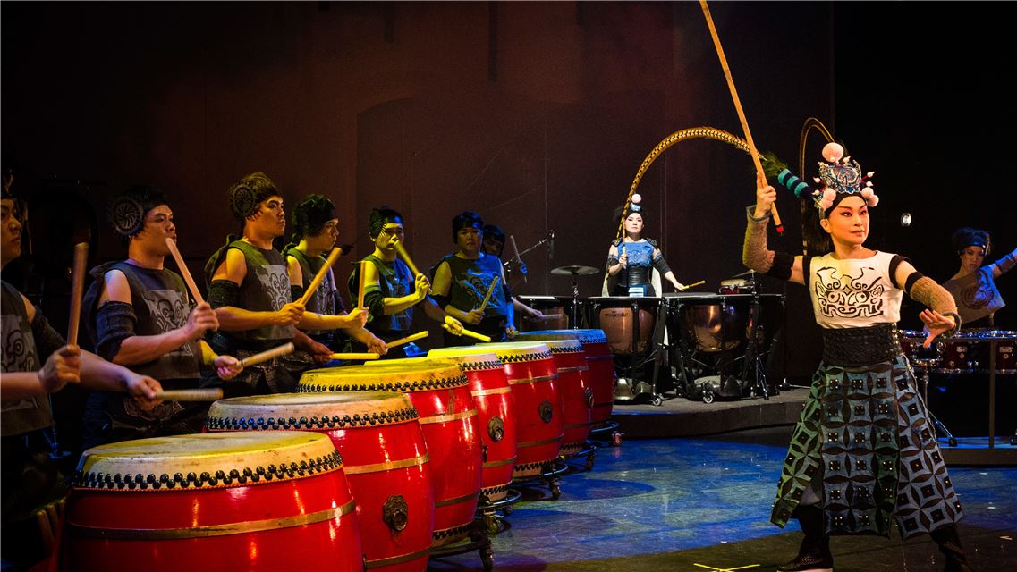 20位朱宗慶打擊樂團團員與3位國光劇團演員共同呈獻跨界大作《木蘭》