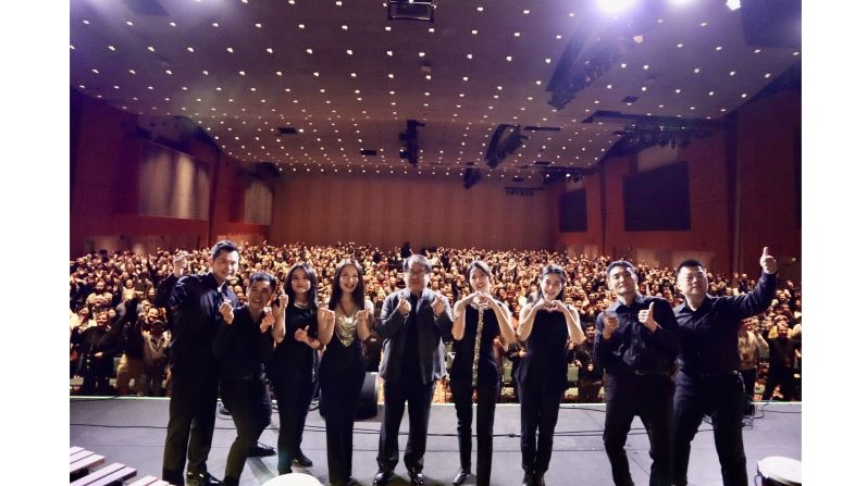 朱團印州首府打擊樂年會演出 千人觀眾起立鼓掌