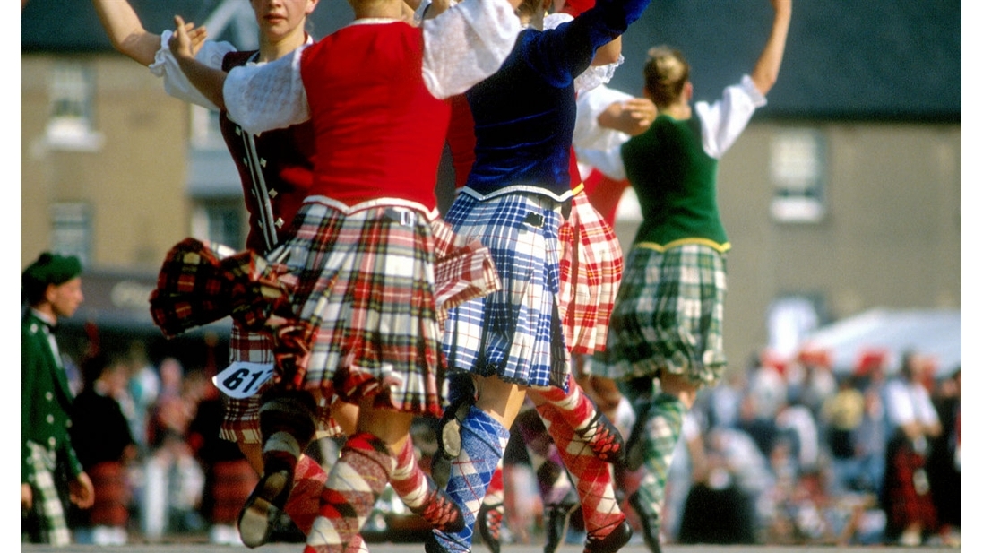 蘇格蘭裙大力士的勇猛競技  夏日高地瘋運動會Scottish Hiland Games 