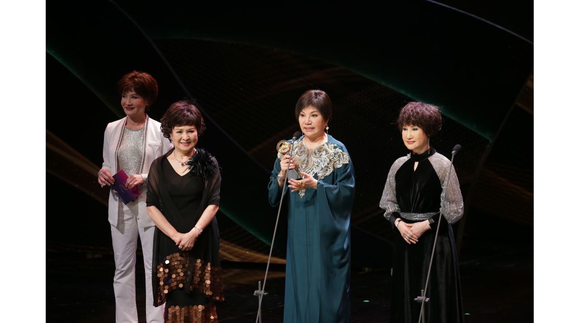 唐美雲歌仔戲團以《光華之君》一戲再度奪金，迄今已獲得五屆最佳團體演出獎。