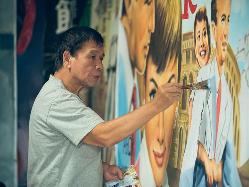 映画看板絵師、謝森山さん 60年間手描きにこだわり今も現役