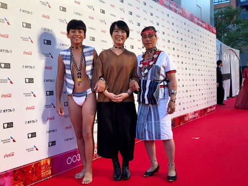 台湾原住民タオ族の子役、ふんどし姿で東京国際映画祭レッドカーペットに登場
