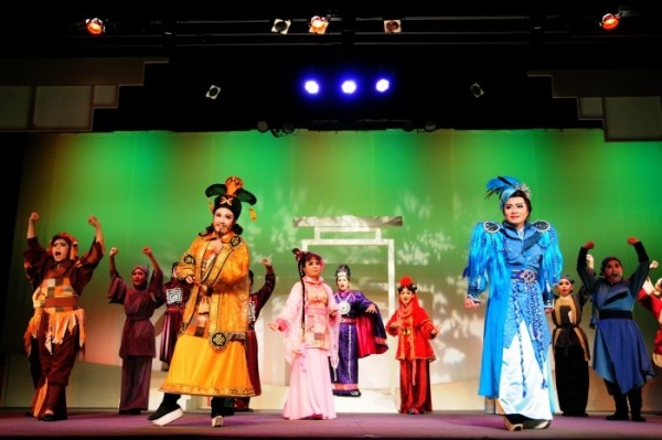 Yi-Shin Taiwanese Opera Troupe